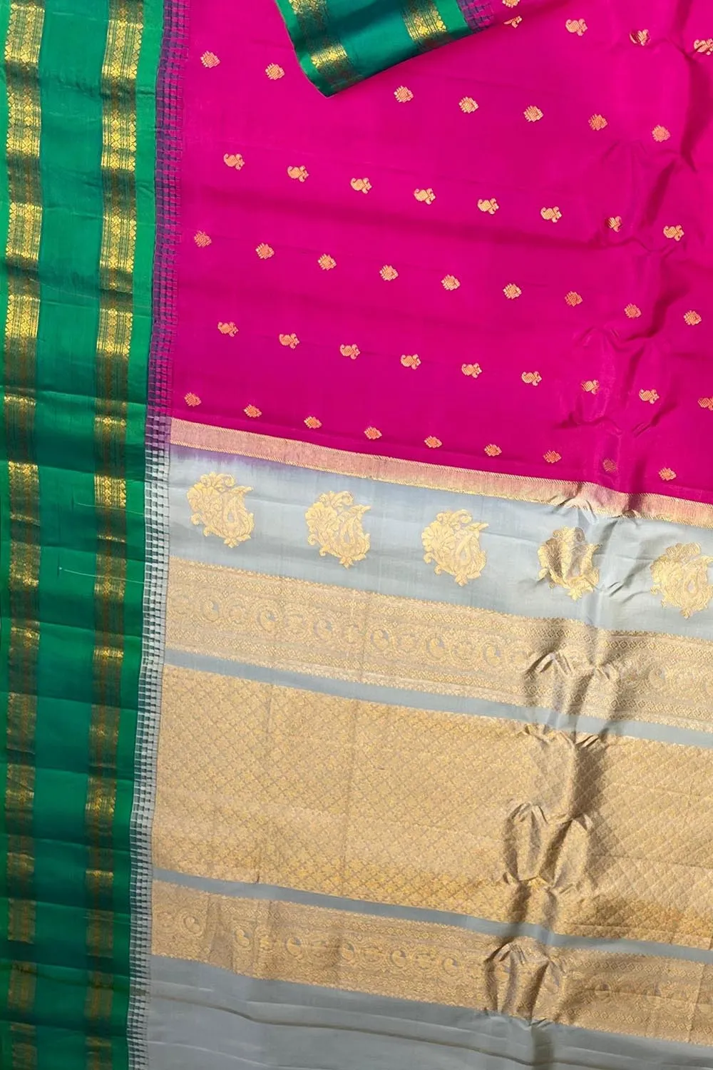 Exquisite Pink Gadwal Handloom Pure Silk Saree: A Timeless Elegance