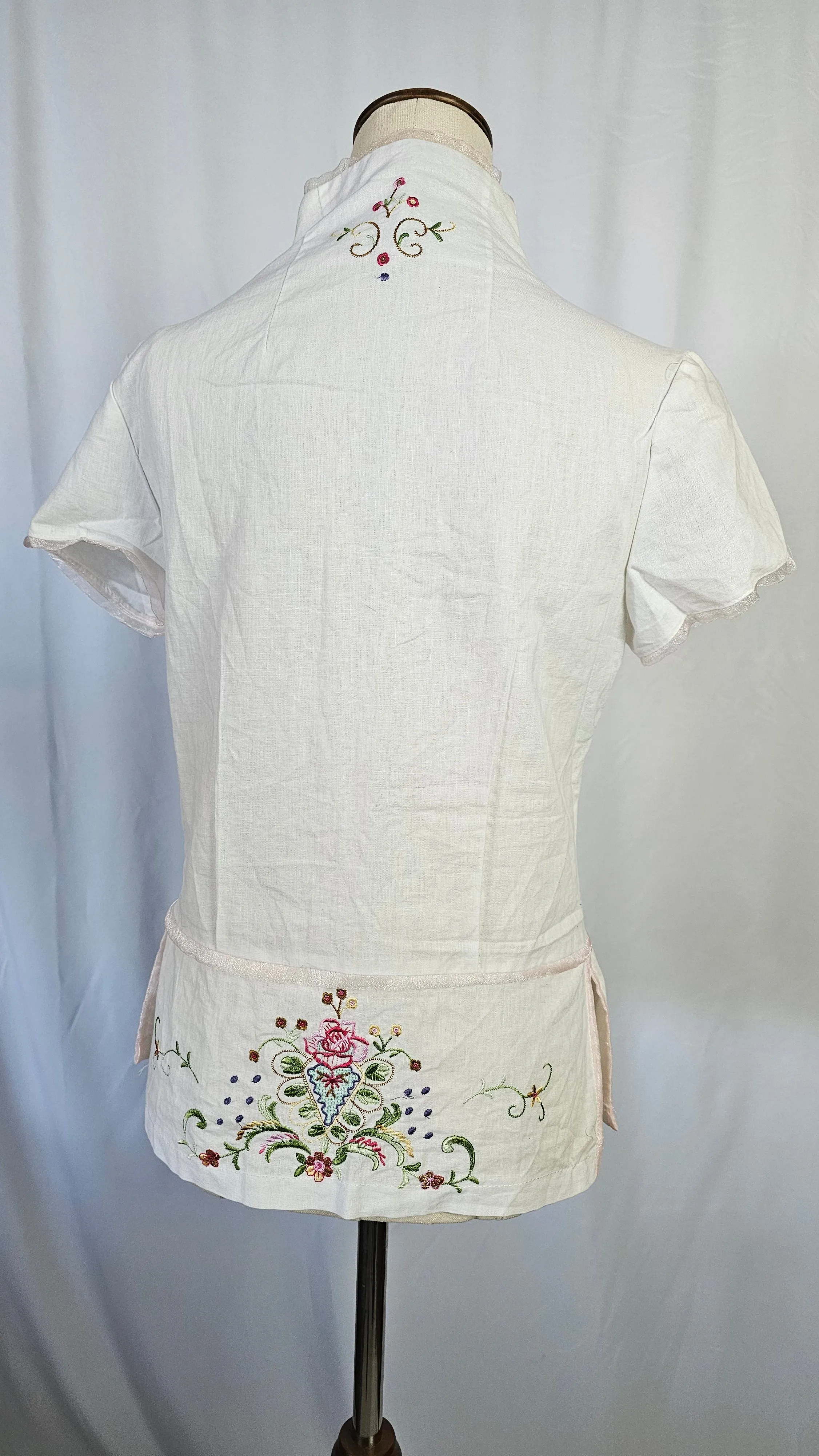 Hand-Embroidered Cotton Blouse – Size 8