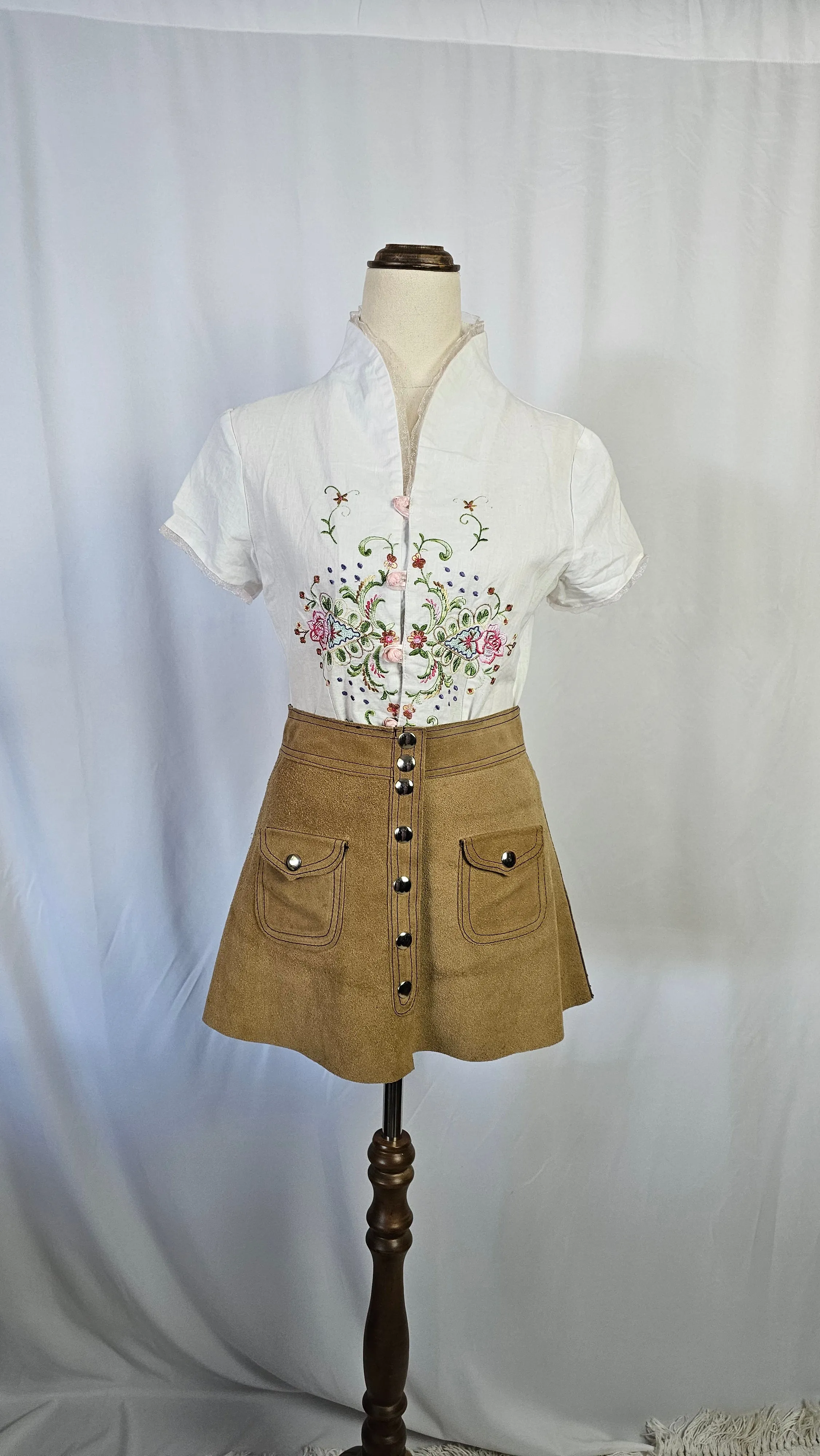 Hand-Embroidered Cotton Blouse – Size 8
