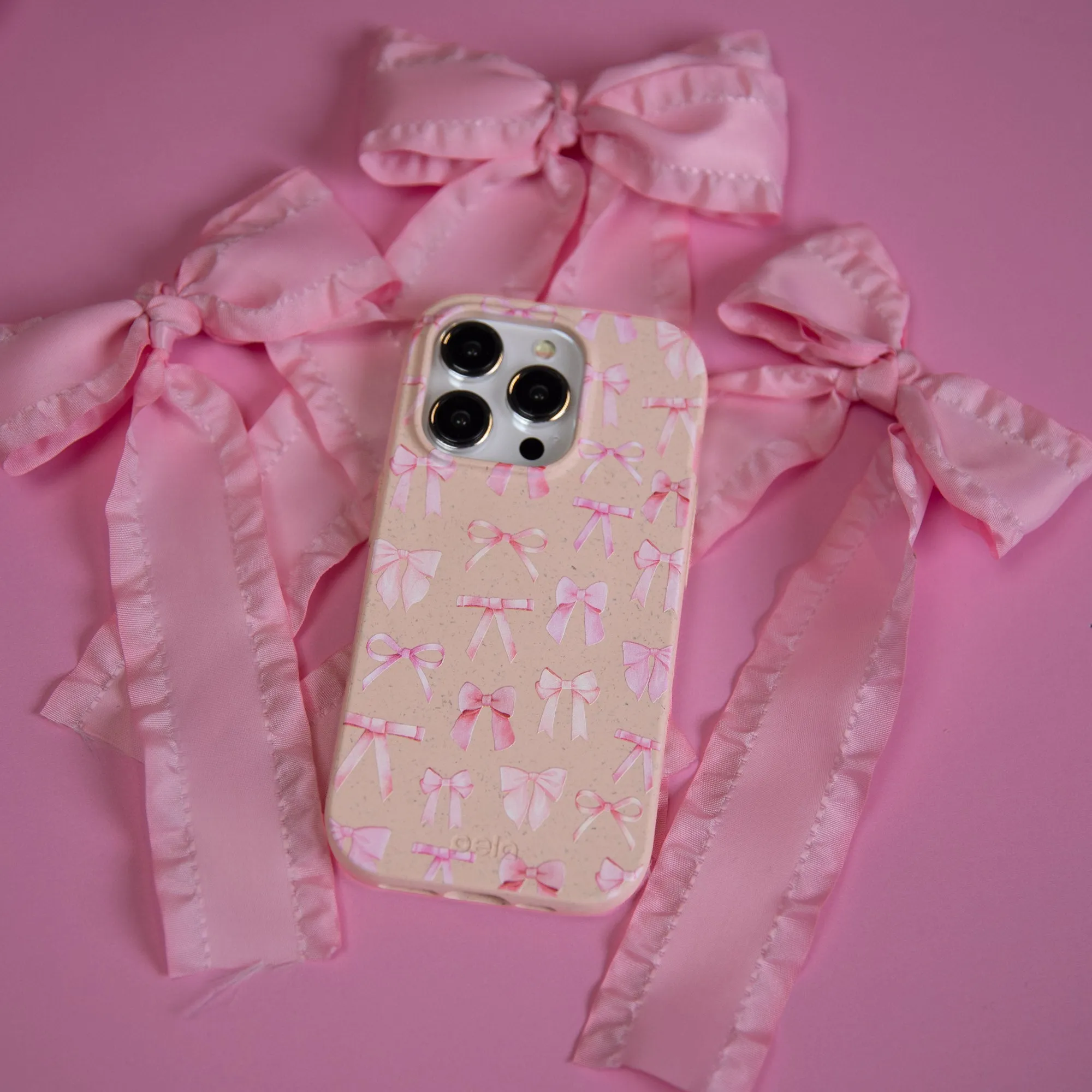 Seashell Rosy Bows iPhone 15 Case