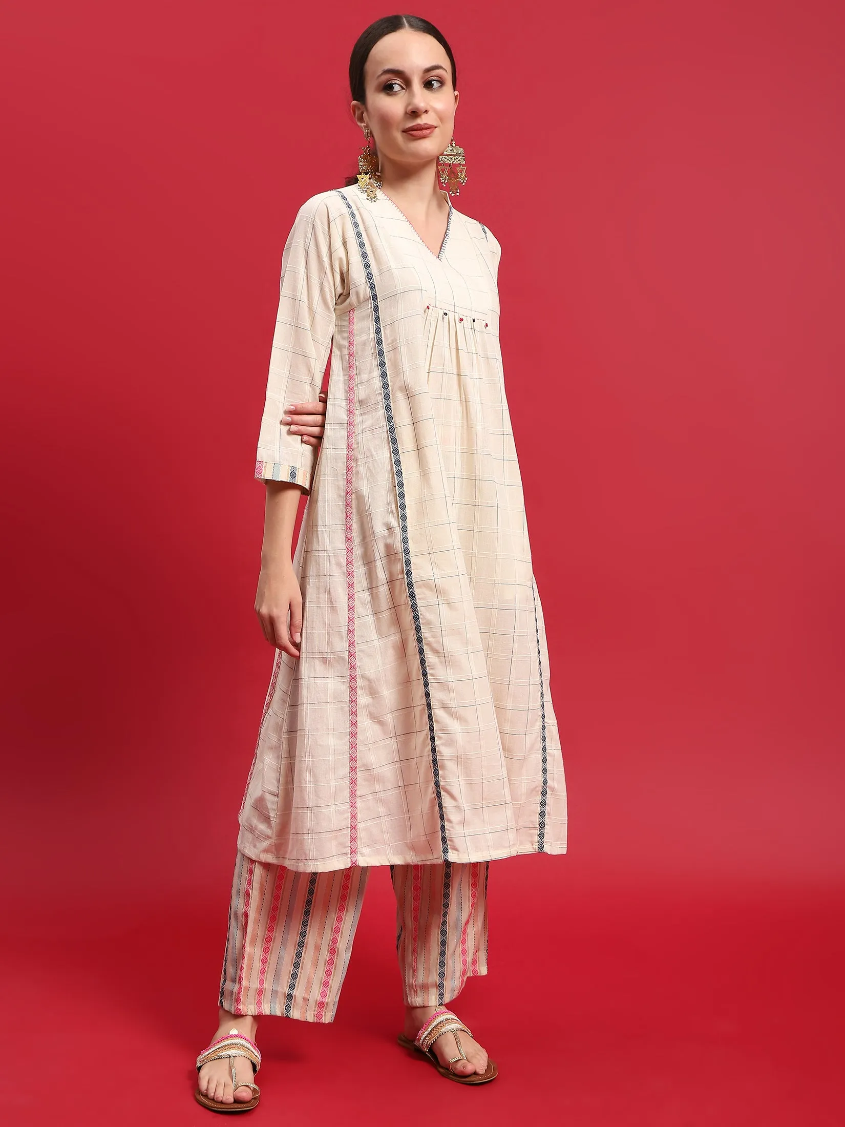 Women Cotton Off White Yarn Dyed Kurta With Comfort Pant