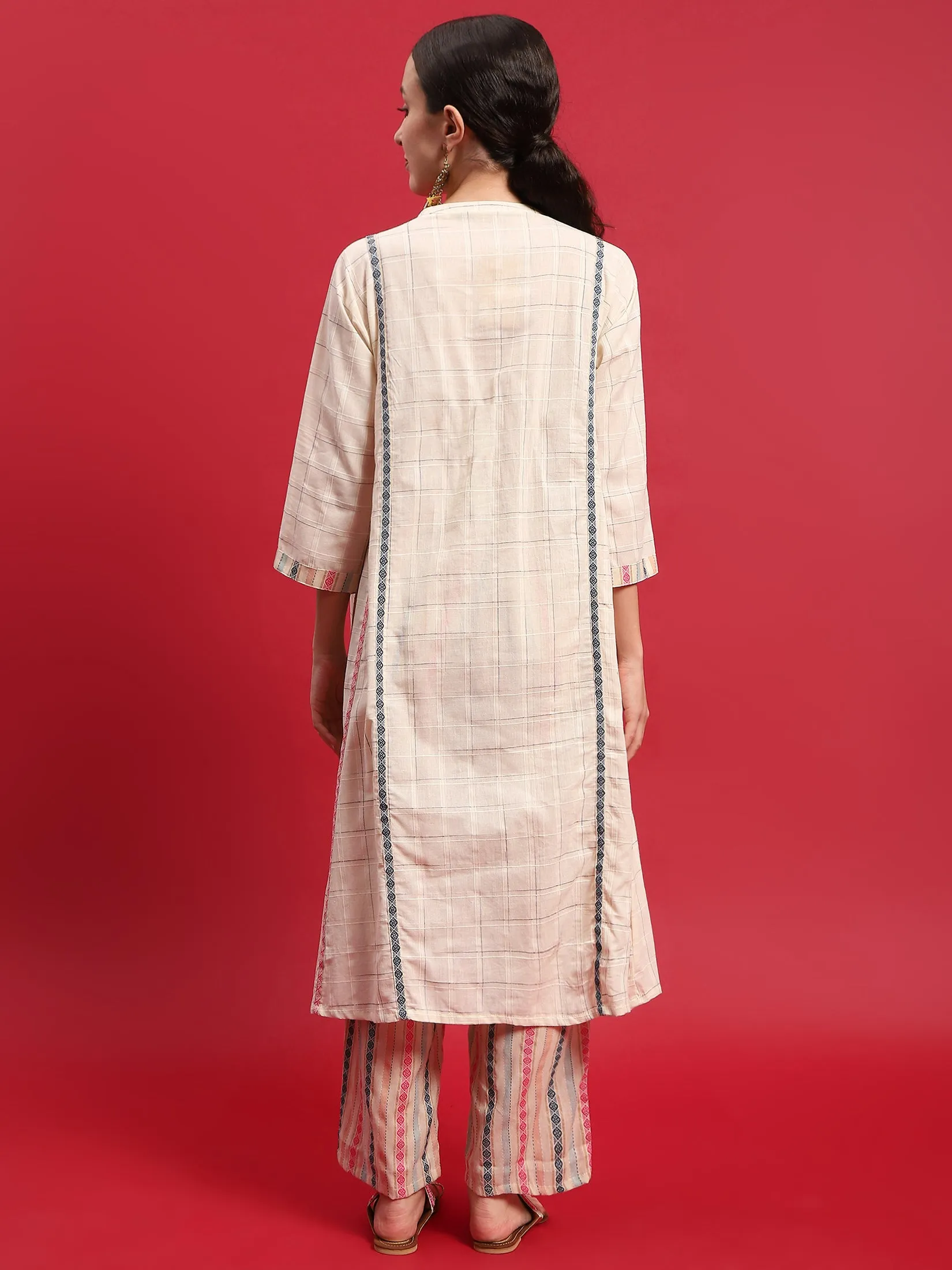 Women Cotton Off White Yarn Dyed Kurta With Comfort Pant